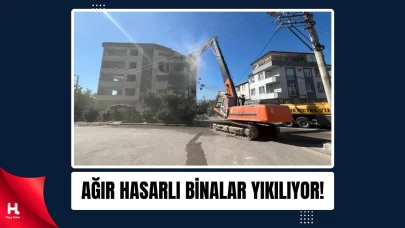 99 Depremi Sonrası Ağır Hasar Alan Binalar Yıkılıyor