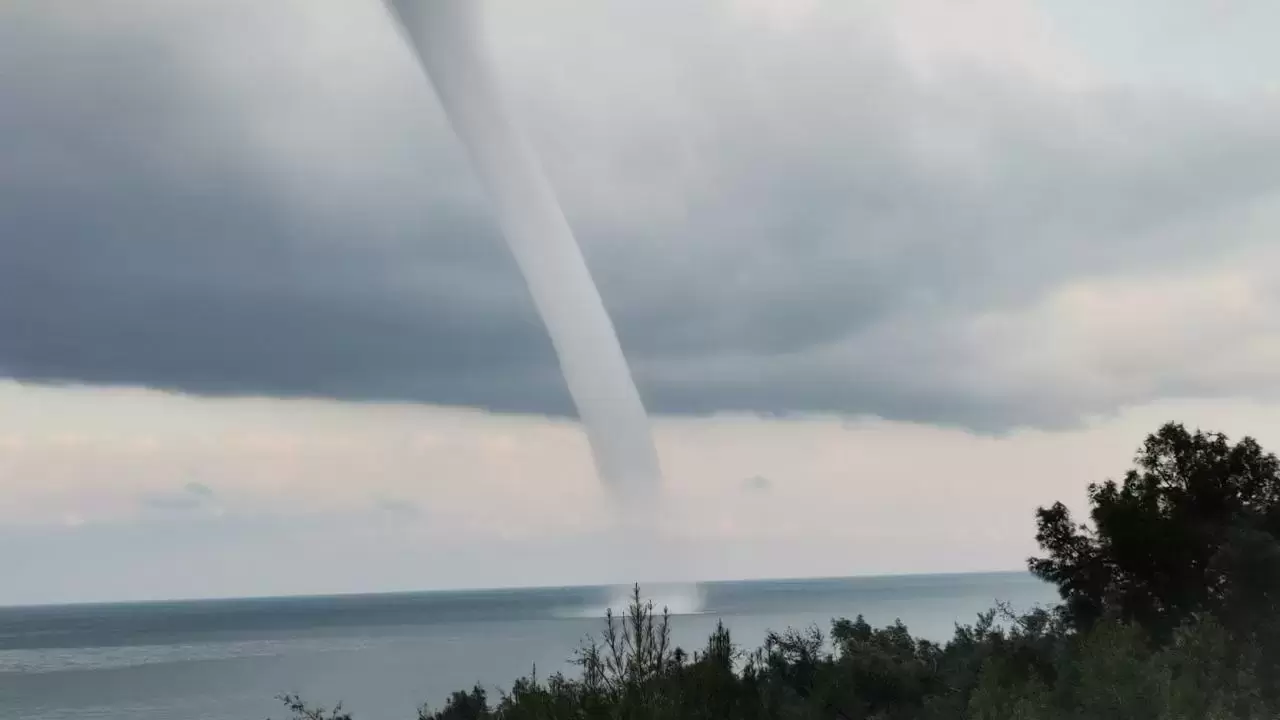 Antalya'da hortum kamerada - Son Dakika Haberleri