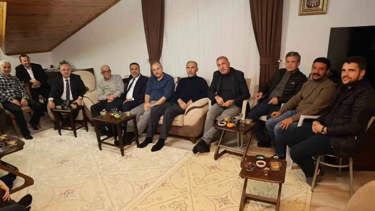 Başkan Bıyık, umreden dönen vatandaşları ziyaret etti - İşin Detayı Haber