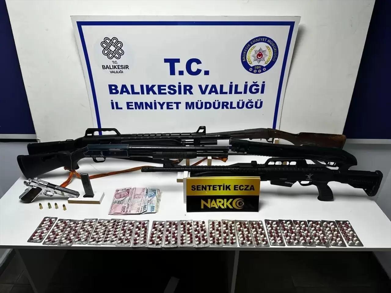 Ayvalık\'ta Uyuşturucu Operasyonu: 3 Tutuklama