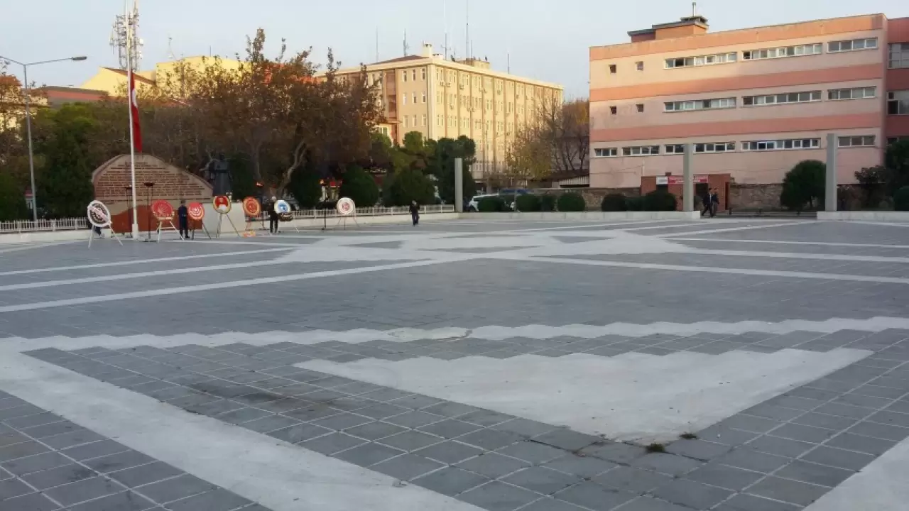 Cumhuriyet Meydanı Fotoğrafları - Cumhuriyet Meydanı Resimleri - Çanakkale  Travel