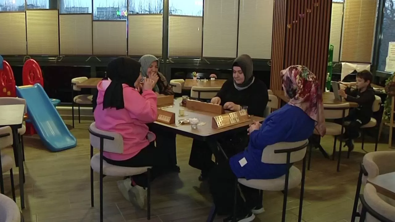 Bursa'da kadınlar kahvehanesi büyük ilgi görüyor - Bursahaberdar.com