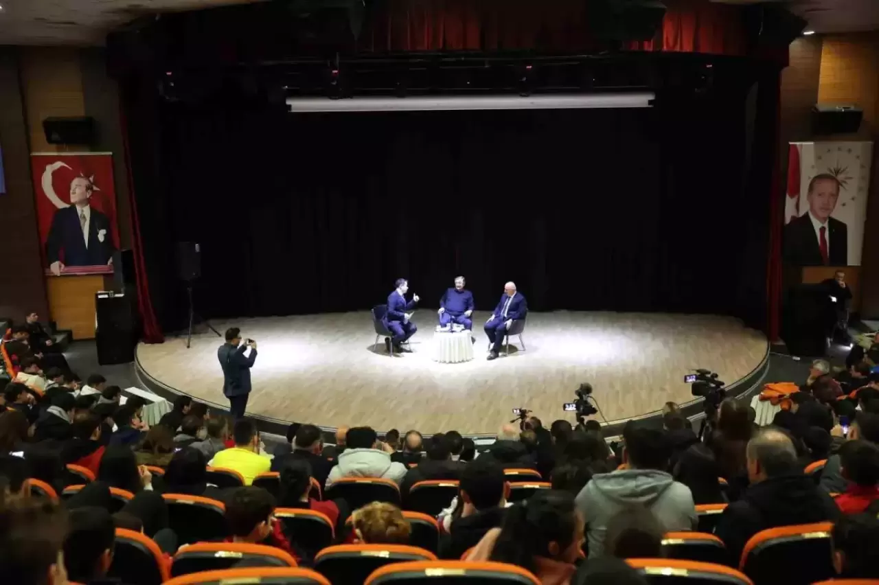 Yılmaz Vural ve Murat Çimen, Darıca\'da Gençlerle Buluştu