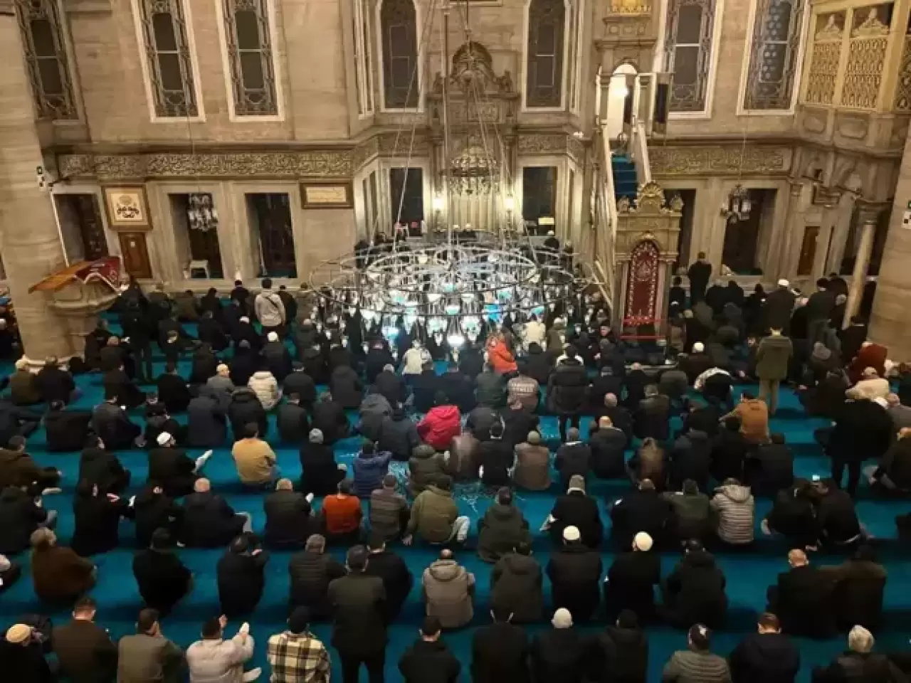 Berat Kandili'nde Eyüpsultan Camii'nde Yoğunluk