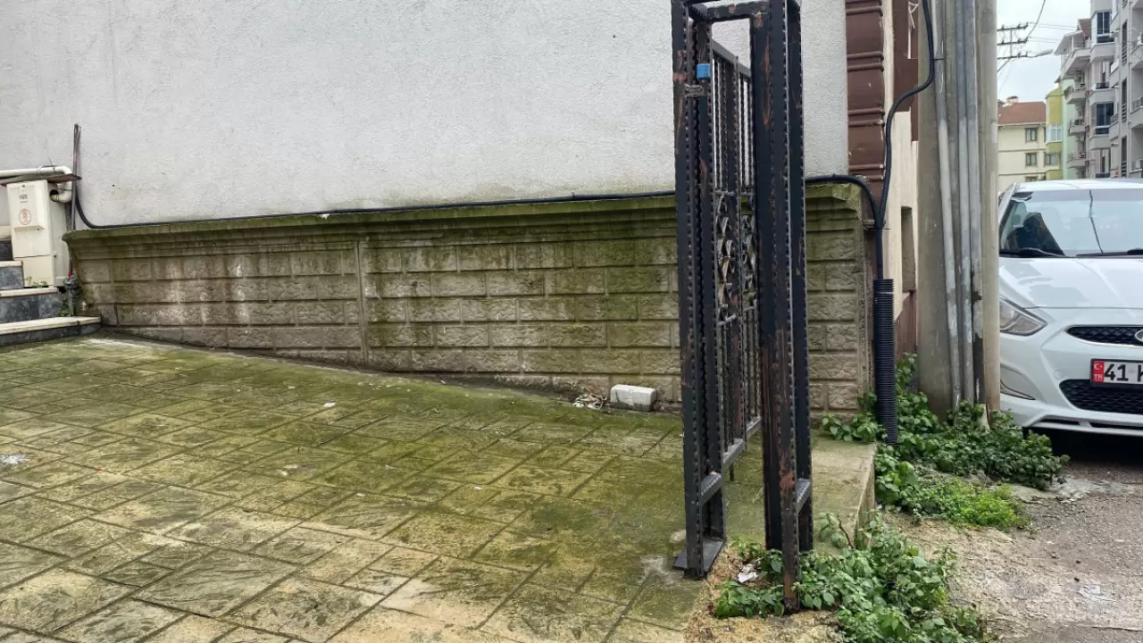 VİJDANSIZLAR ! 25 GÜNLÜK BEBEĞİ SOKAĞA TERK ETTİLER