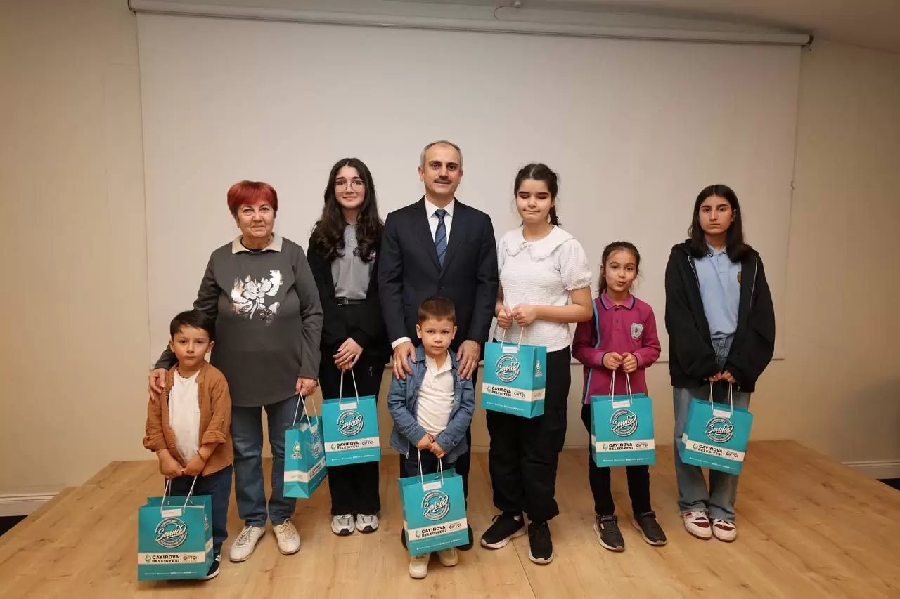 Güzel Sanatlar Lisesi öğrencilerinden minik hastalara moral konseri