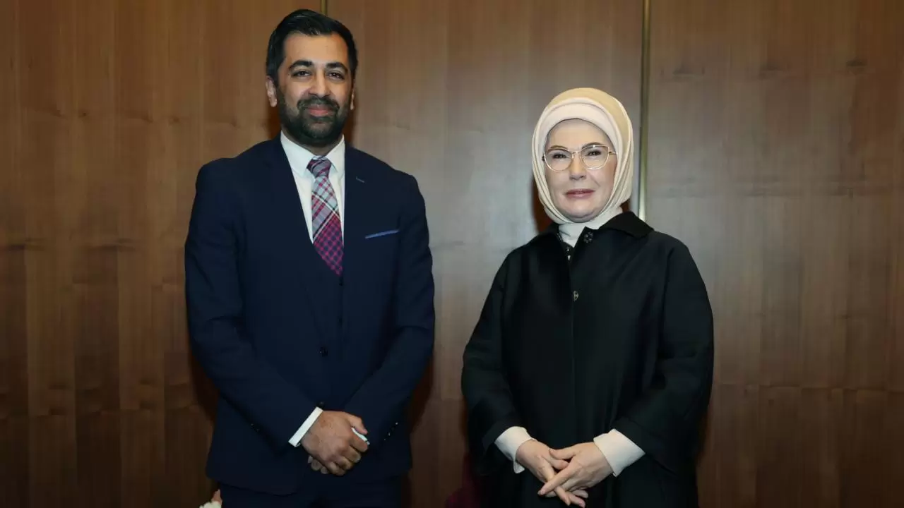 Emine Erdoğan, eski İskoçya Bölgesel Başbakanı Hamza Yusuf ile görüştü