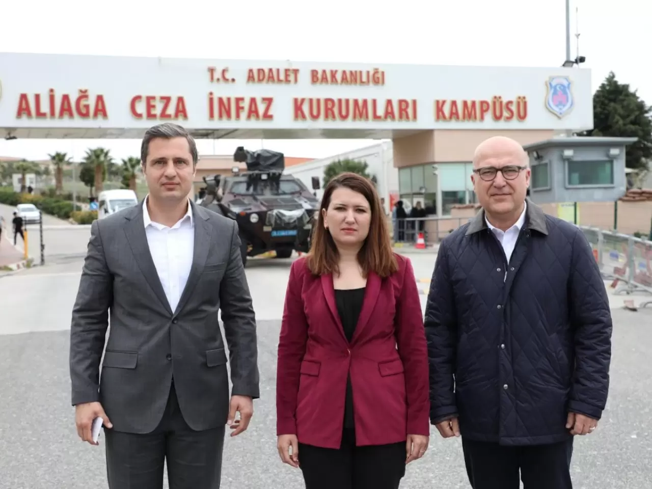 CHP'li 2 milletvekili trafik kazası geçirdi, araç hurdaya döndü! - Sözcü