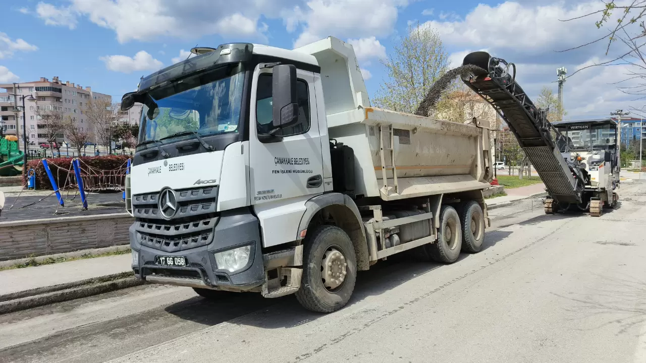 Barış Caddesi'nde alt ve üstyapı yenileme çalışmaları başladı