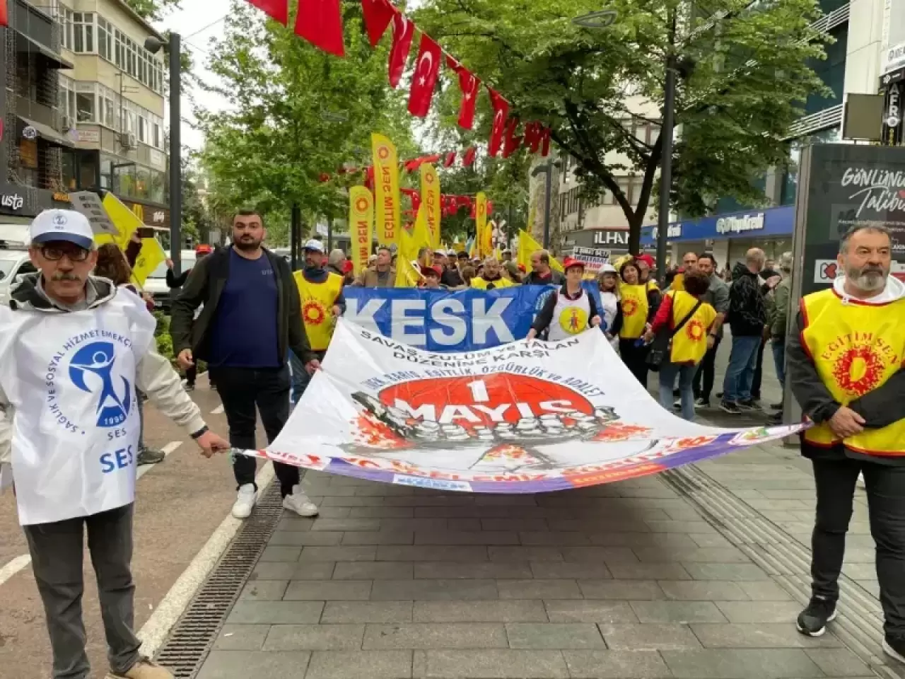 İzmit'te renkli 1 Mayıs yürüyüşü - Özgün Kocaeli