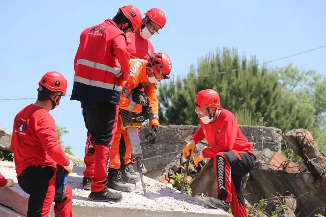 Kocaeli'de gerçeğini aratmayan büyük deprem tatbikatı