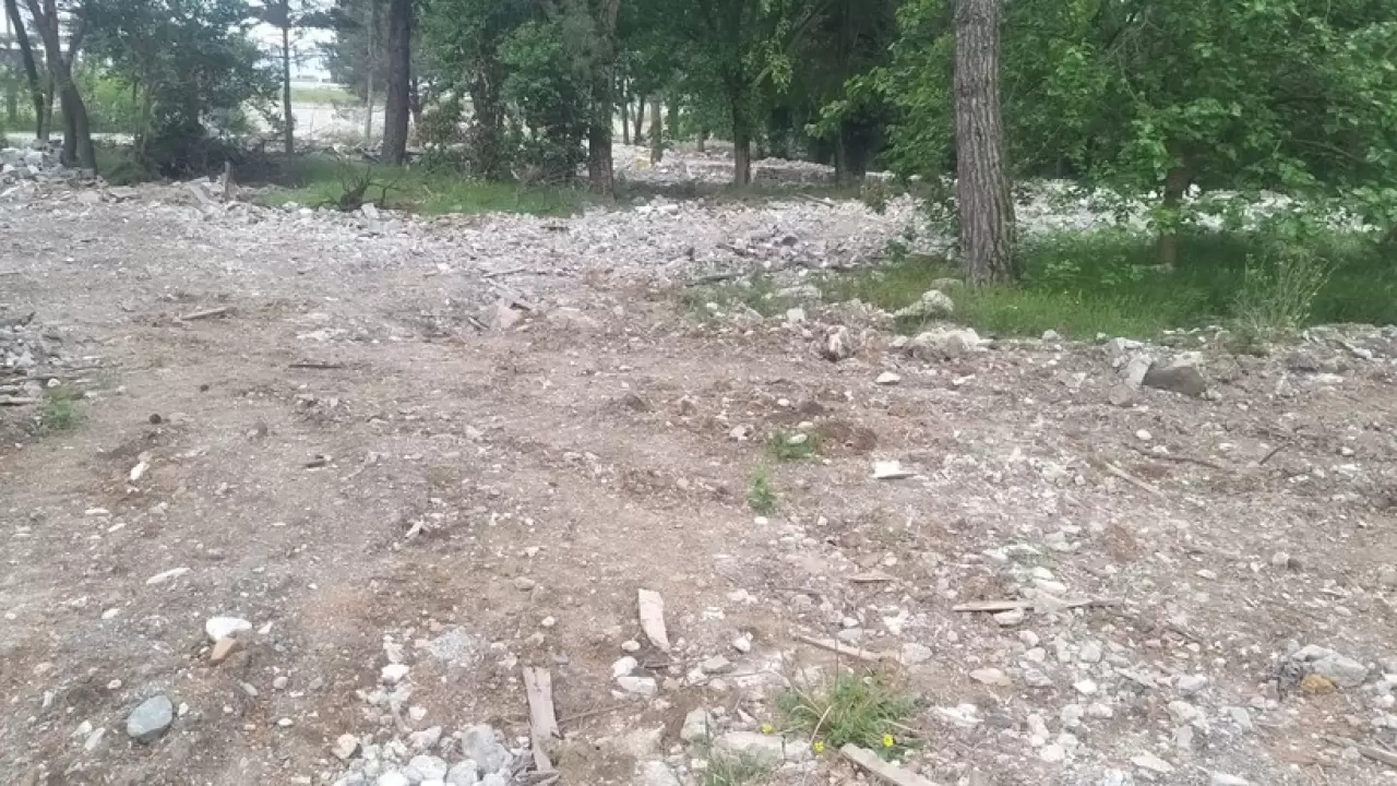 Kartepe’de kışla gitti, enkazı kaldı