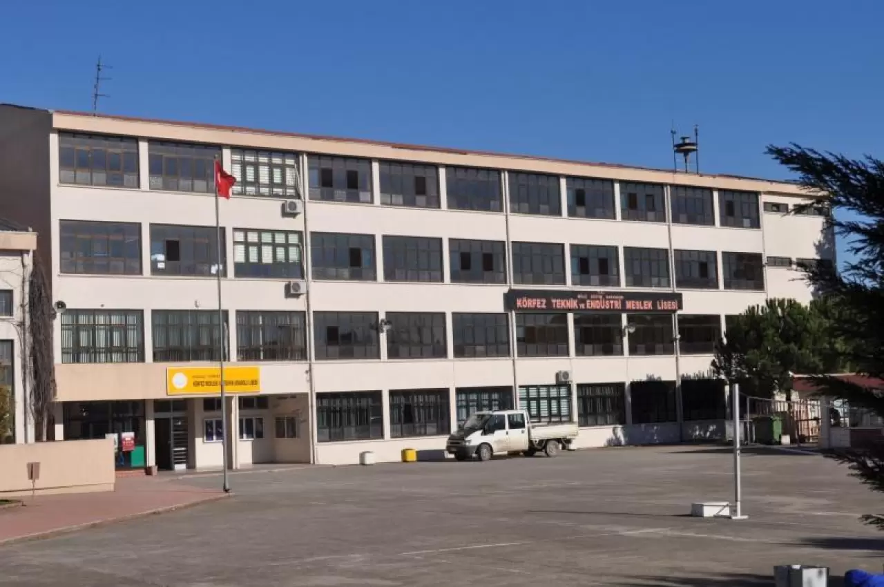 Bina Resimleri - Körfez Mesleki ve Teknik Anadolu Lisesi
