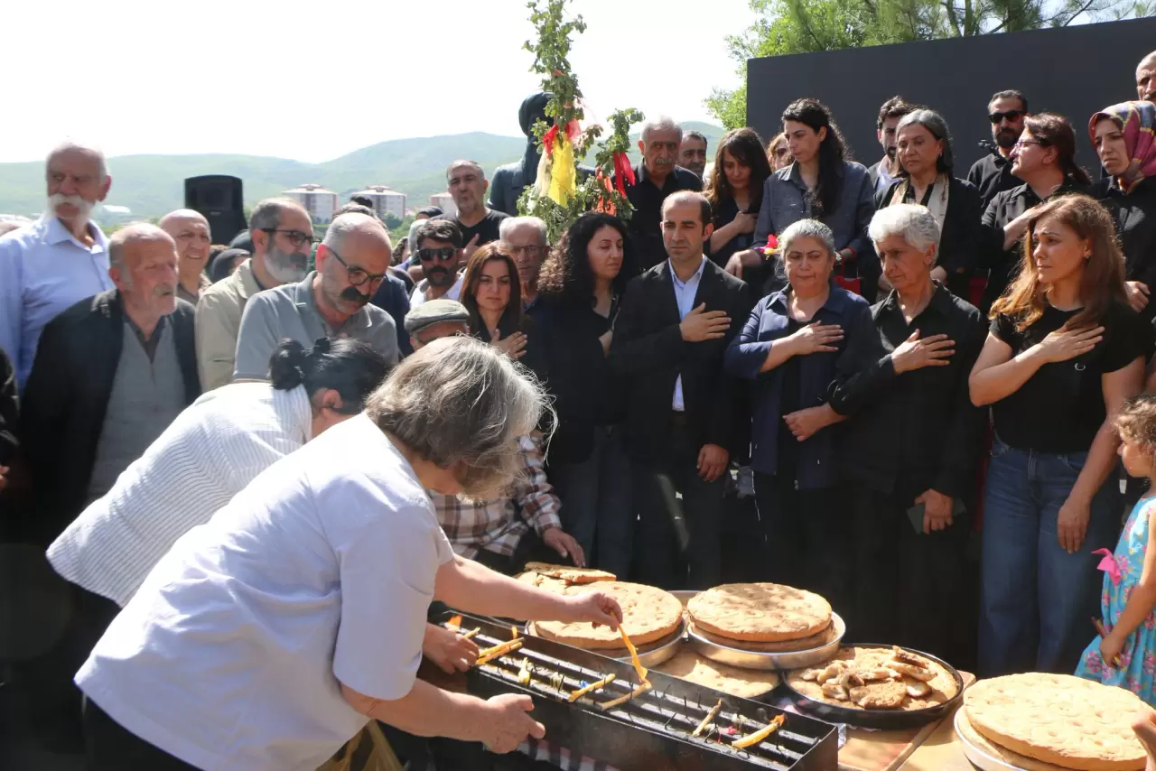 PİRHA - PİR HABER AJANSI on X: "PKK'nin öncü kadrolarından Ali Haydar  Kaytan ve Rıza Altun, Dersim'de Seyit Rıza Meydanı'nda anıldı. 👇  https://t.co/PhBs2ePvk8 https://t.co/Lf6NfEXG2h" / X