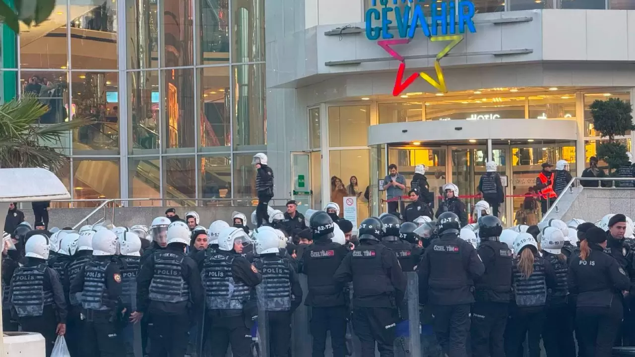 Cevahir AVM önündeki İmamoğlu protestolarında gözaltına alınanlar serbest  bırakıldı