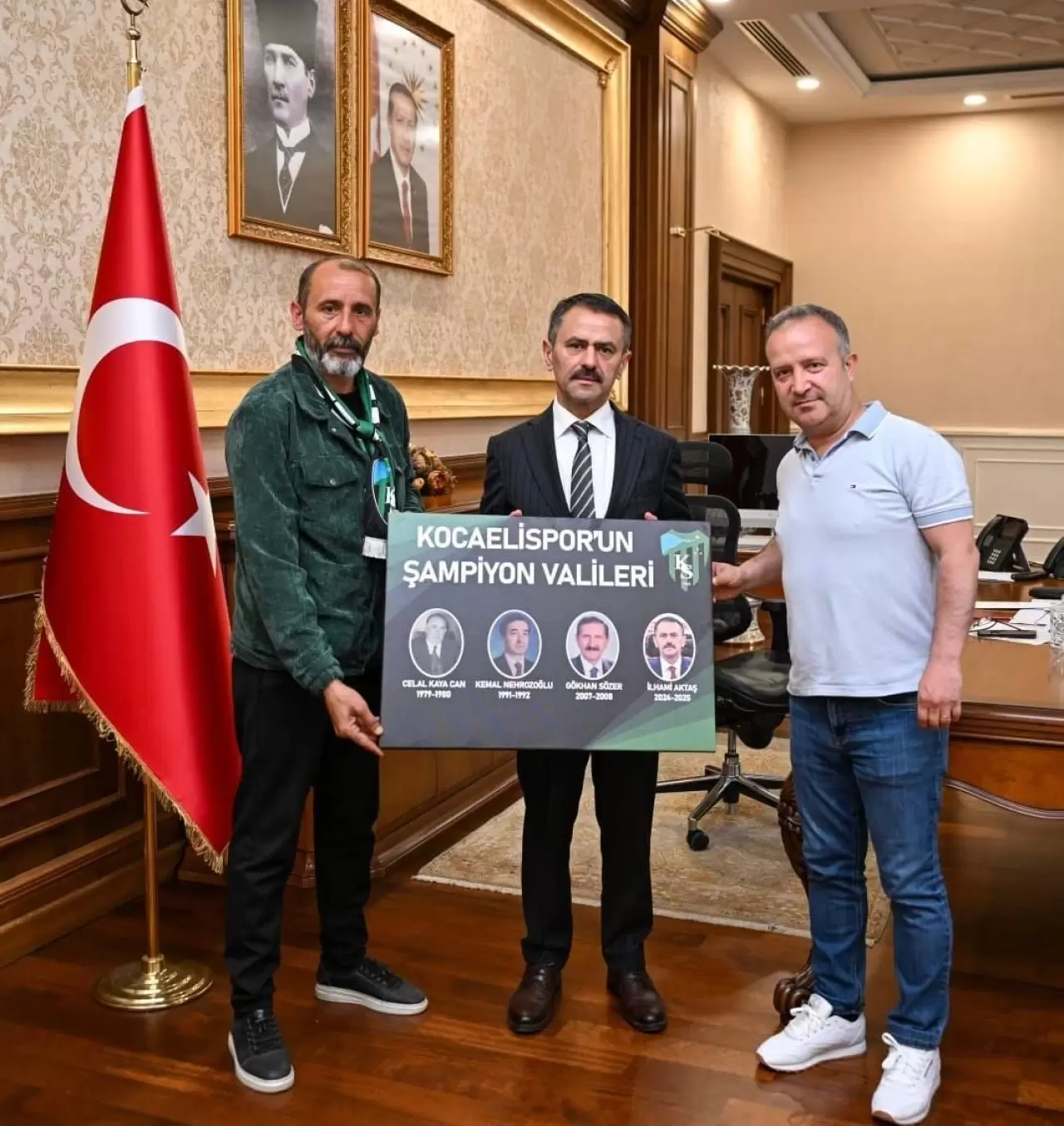 Vali İlhami Aktaş'a şampiyonluk tablosu - Demokrat Kocaeli