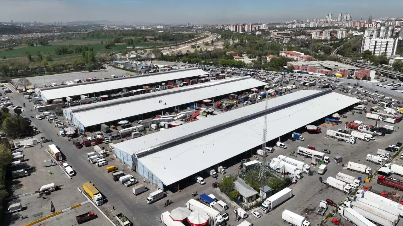 ANKARA SEBZE VE MEYVE TOPTANCI HALİ YENİ ÇATISINA KAVUŞTU