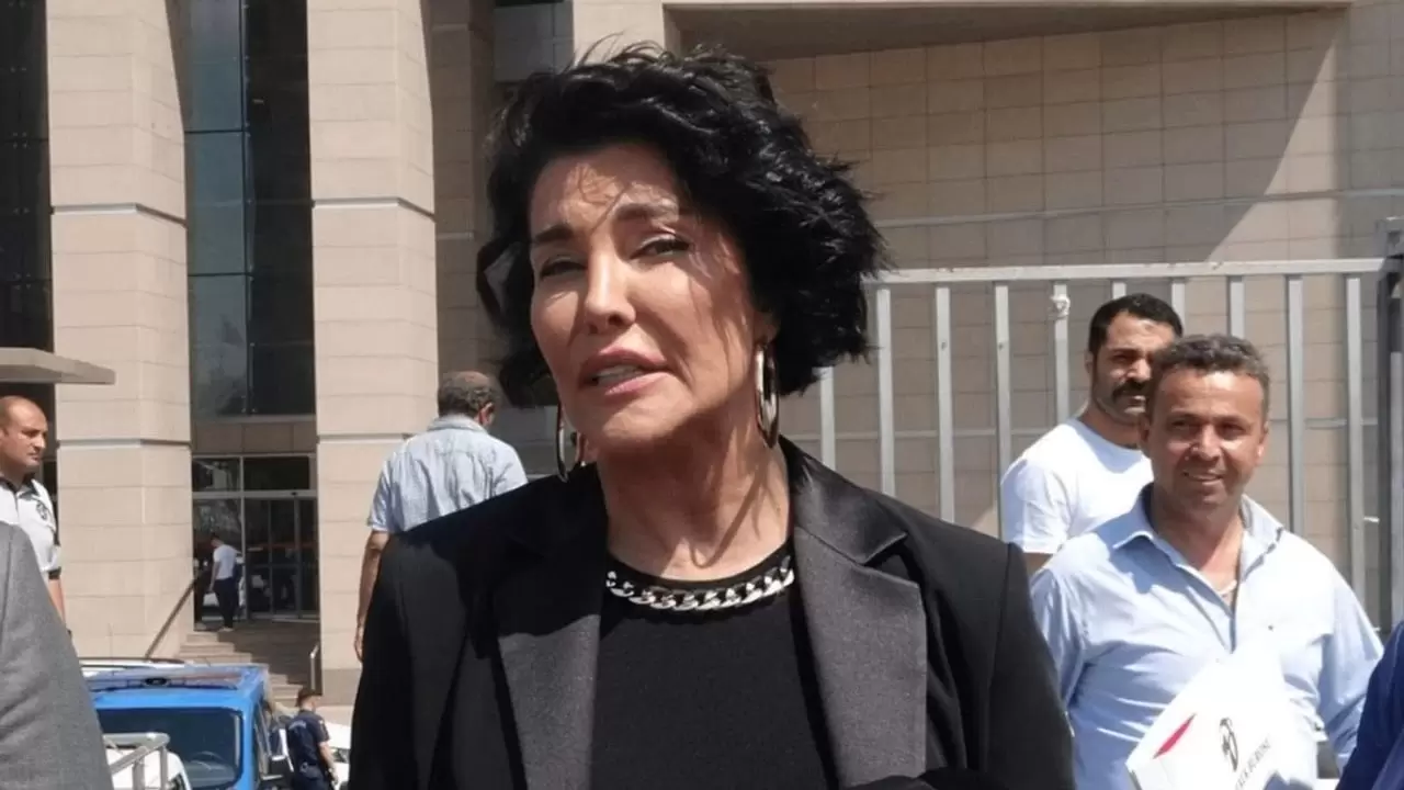 Eski manken Deniz Akkaya'ya 2 yıl 4 ay hapis cezası