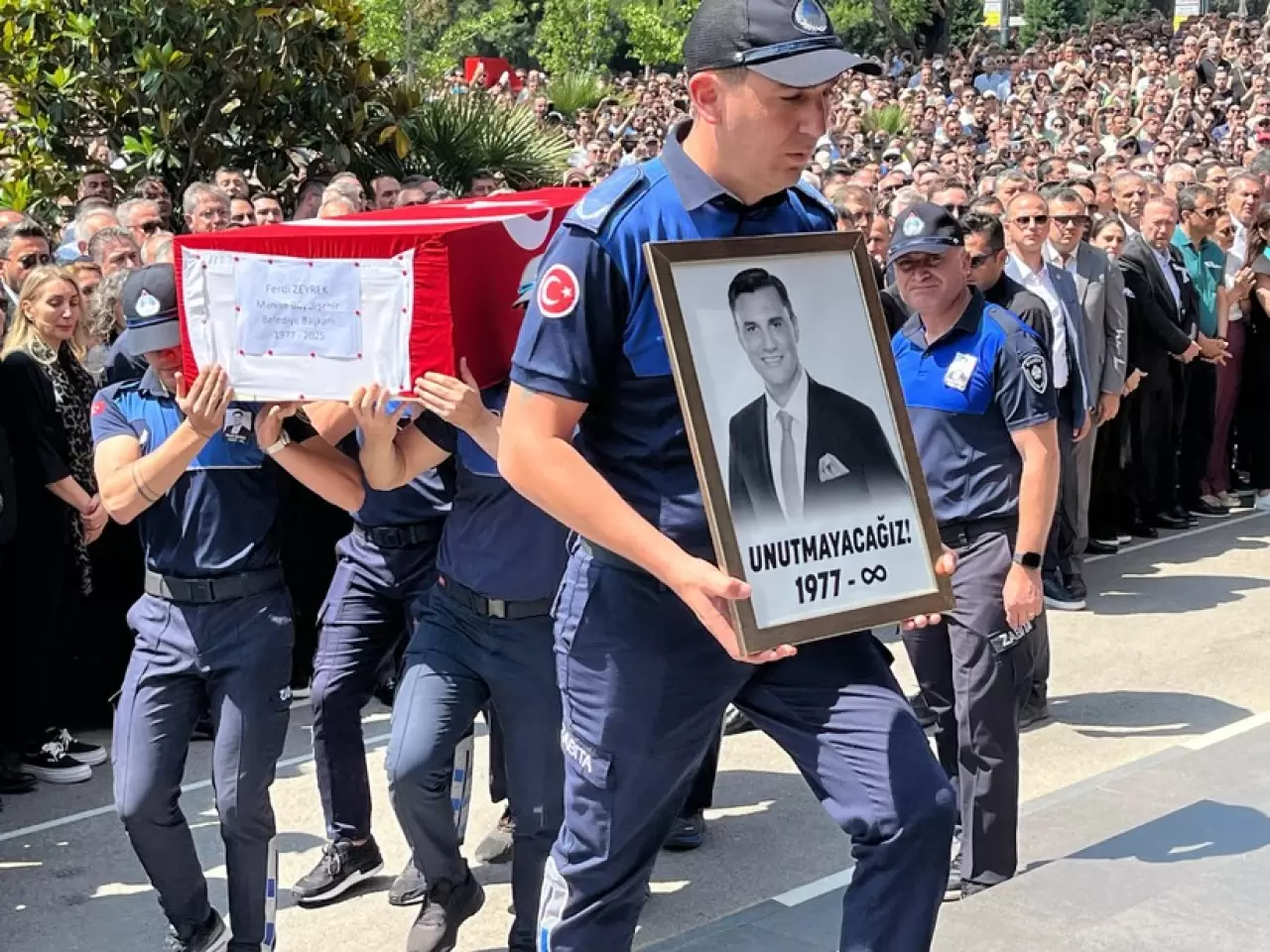 On binler Zeyrek’i son yolculuğuna uğurladı