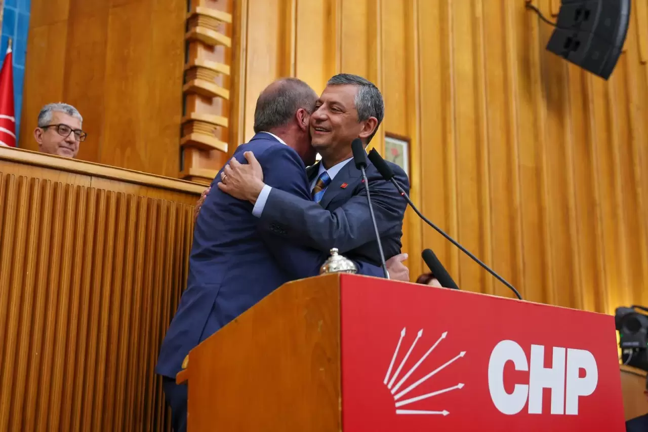 Özgür Özel'den Grup Toplantısında Sert Mesajlar: “Türkiye'yi Bu Halde  Bırakanlardan Hesap Soracağız” - Yol TV