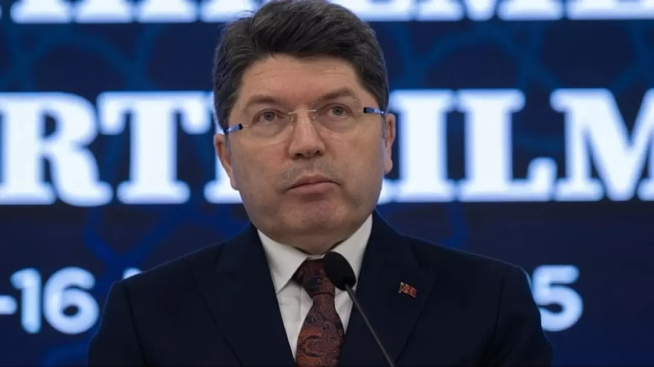 Af paketi görüşülürken Bakan Tunç hacca gitti - Sözcü