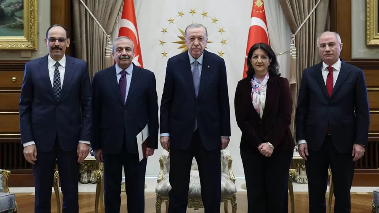 Amida Haber on X: "13 yıl sonra ilk: Erdoğan DEM heyetini Beştepe'de kabul etti Detaylar🔗 https://t.co/7tjn7D7JPK https://t.co/DTtoRnacLo" / X