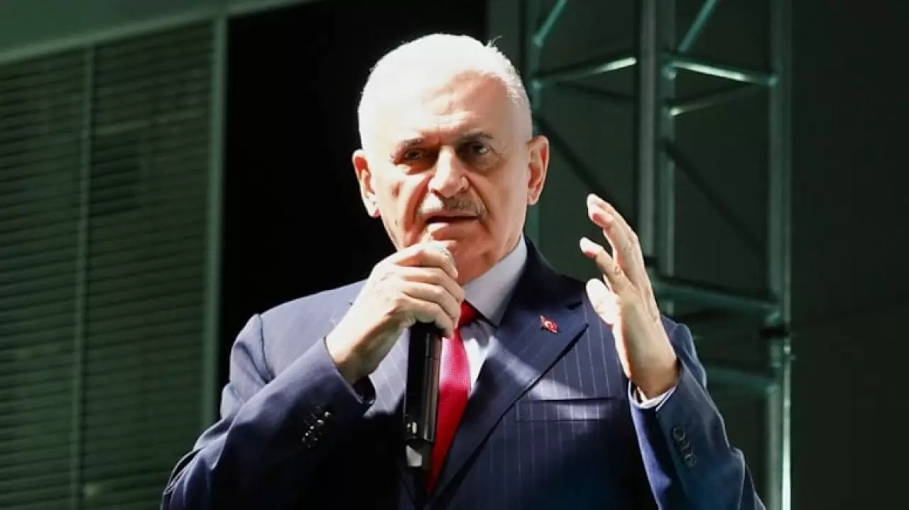 İzmir seçimlerinde hayal kırıklığına uğrayan Binali Yıldırım yeniden  sahneye çıktı - Sözcü