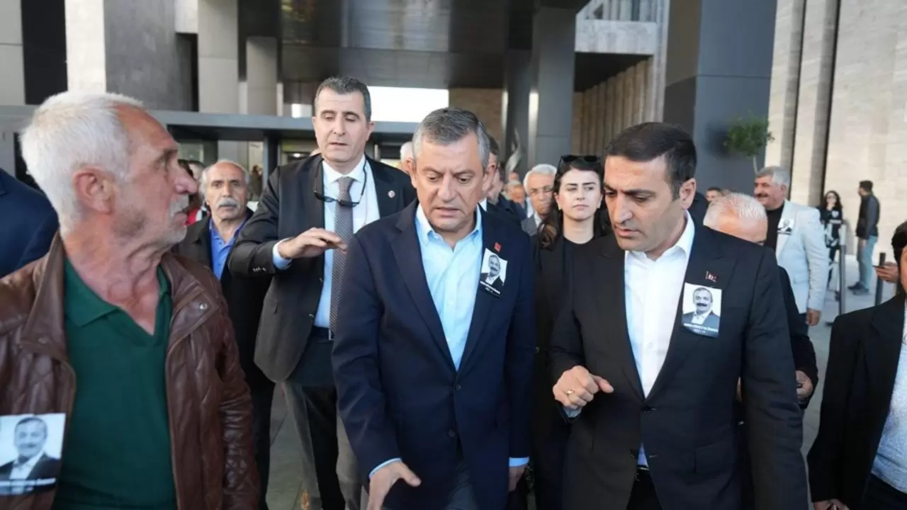 CHP lideri Özgür Özel'den yumruklu saldırı sonrası ilk açıklama - Bursa Saati Gazetesi