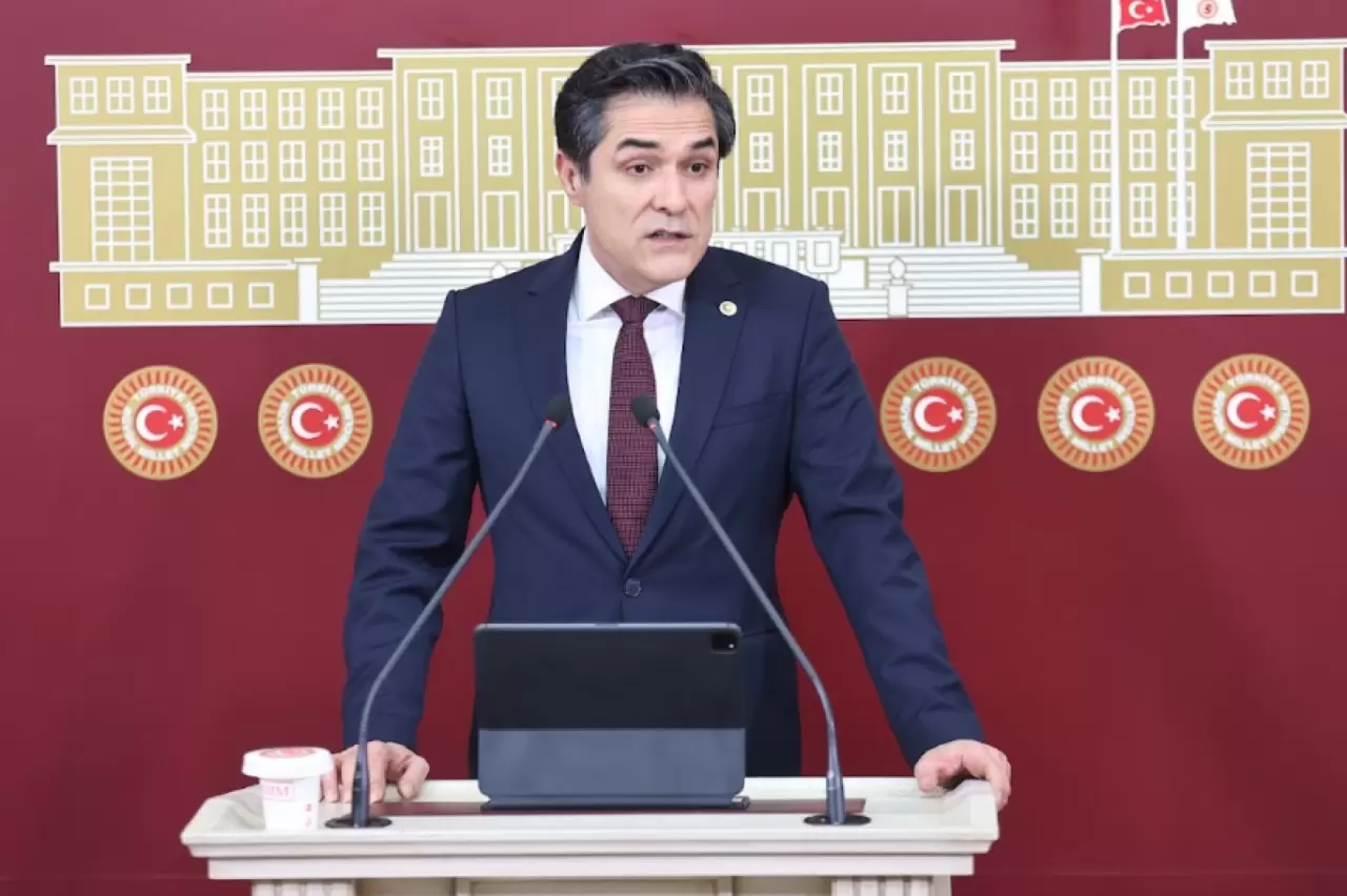 İYİ Partili Kavuncu, DEM Parti'yi hukuksuzluklara karşı sessiz kalmakla  suçladı: Cumhur İttifakı artık ikili değil üçlü | Independent Türkçe