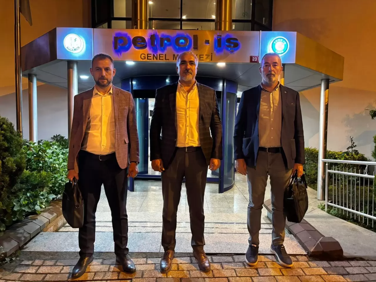 Dursun Karataş on X: "Gebze Şubemizin öncülüğünde yaklaşık bir yıldır sürdürdüğümüz sendikal örgütlenme sürecimizi, Toplu İş Sözleşmesini imzalayarak başarıyla sonuçlandırmış bulunuyoruz. Betek Boya işçisine sendikamıza hayırlı olsun ...