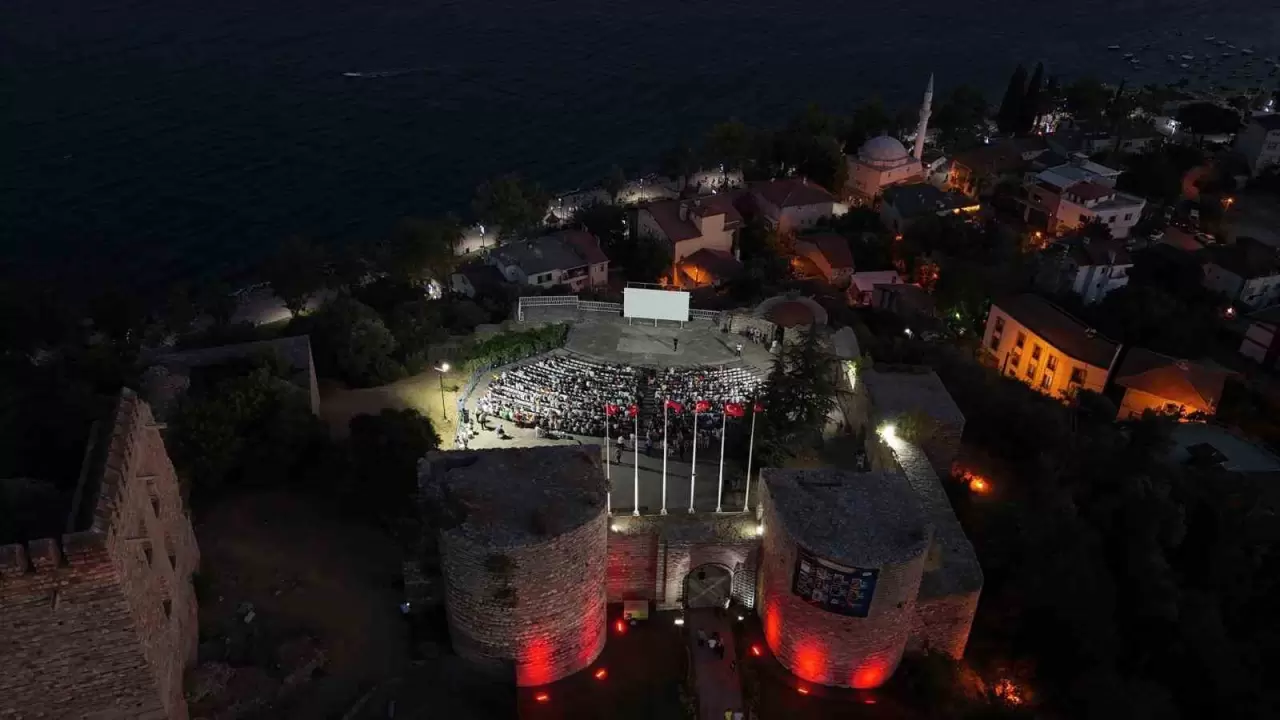 Tarihi kalede film gecesi