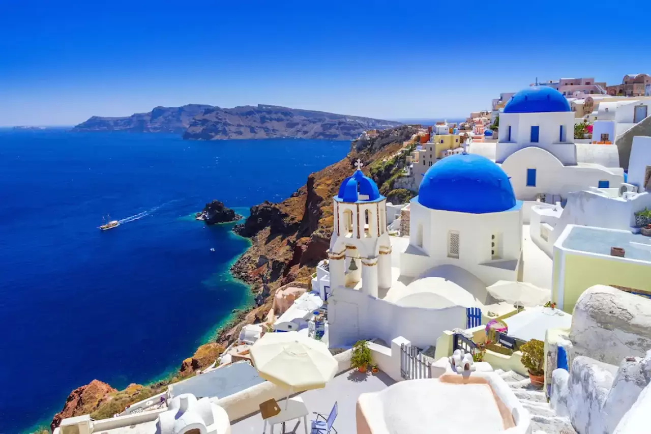 THE BEST BEACHES NOT TO BE MISSED IN SANTORINI - Blog - You Know! Boat  Sorrento