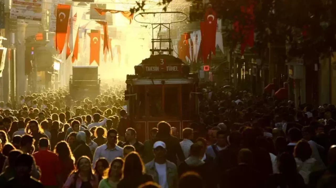 Türkiye'de 'Güven' krizi derinleşiyor! Vatandaş kurumlara notunu verdi! -  Kocaeli Gazetesi