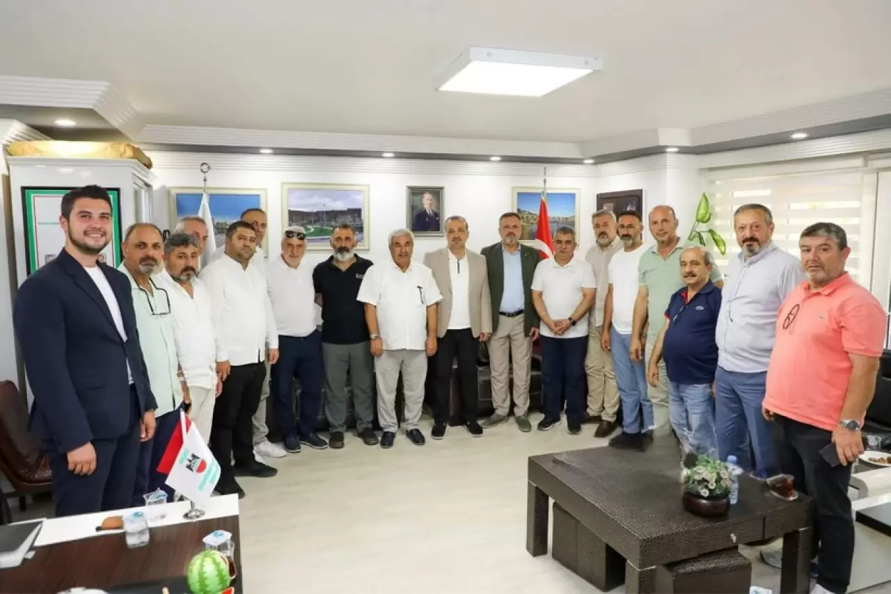 AKP’den Diyarbakırlılara Türk Bayrağı