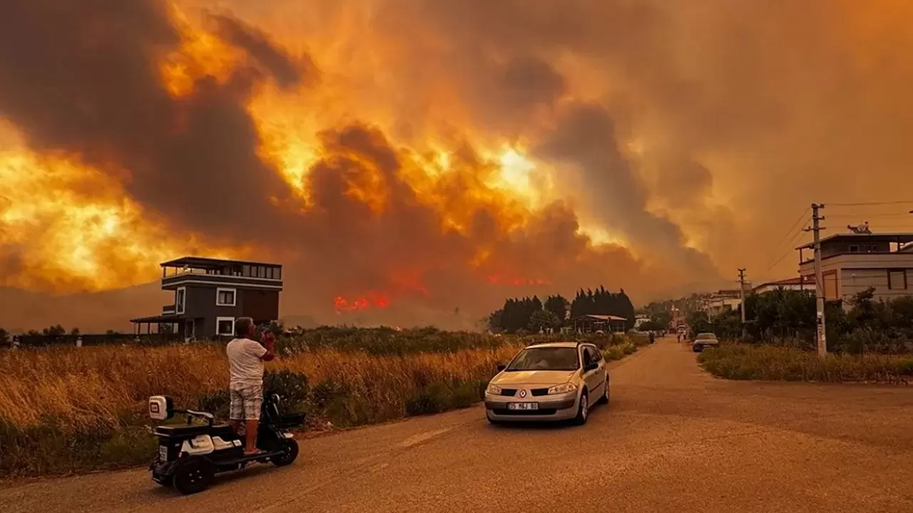 AFAD'dan Yangın Mağdurlarına Destek: Hane Başına 162 Bin Lira Yardım
