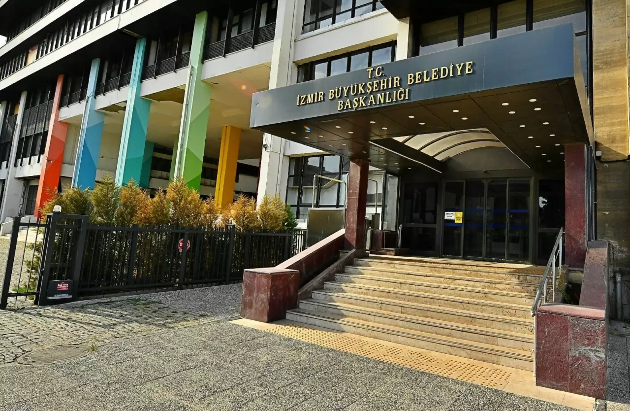 İzmir Büyükşehir Belediyesi Ana Hizmet Binası'nın teknik raporu açıklandı - İzmir Haberleri