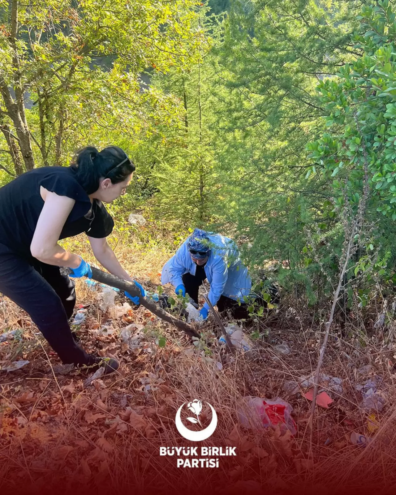 BBP’li kadınlar ormanda çöpleri topladı