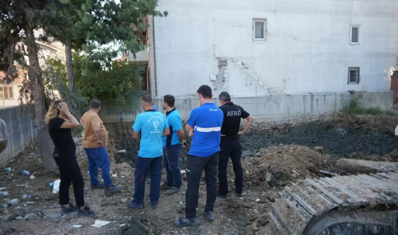 Kocaeli'nin İzmit ilçesinde bir arsada zemin iyileştirme çalışması yapan iş