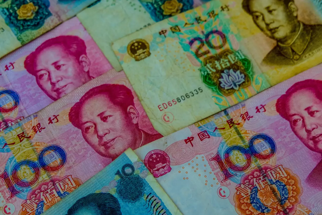 Chinese yuan hits 10-month high, gold rises as Trump's Fed pressure hits  dollar | Invezz