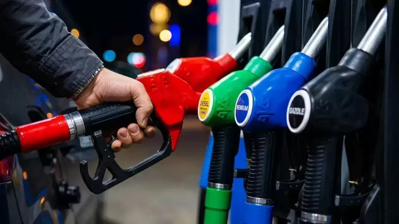 Akaryakıta rekor indirim! Tarihi düşüş pompa fiyatlarına yansıdı - TGRT Haber Fotogaleri