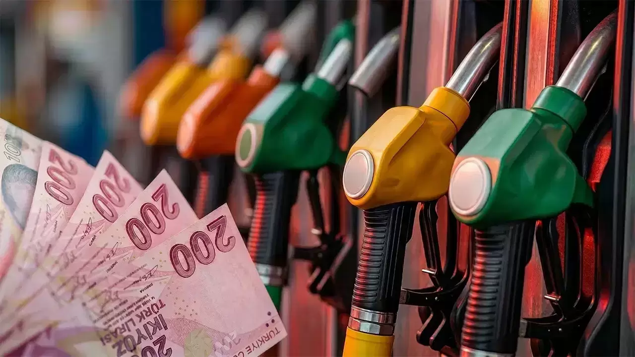 Motorin fiyatlarına zam yolda: Tabelalar bu gece değişecek - Son Dakika  Ekonomi Haberleri | Cumhuriyet