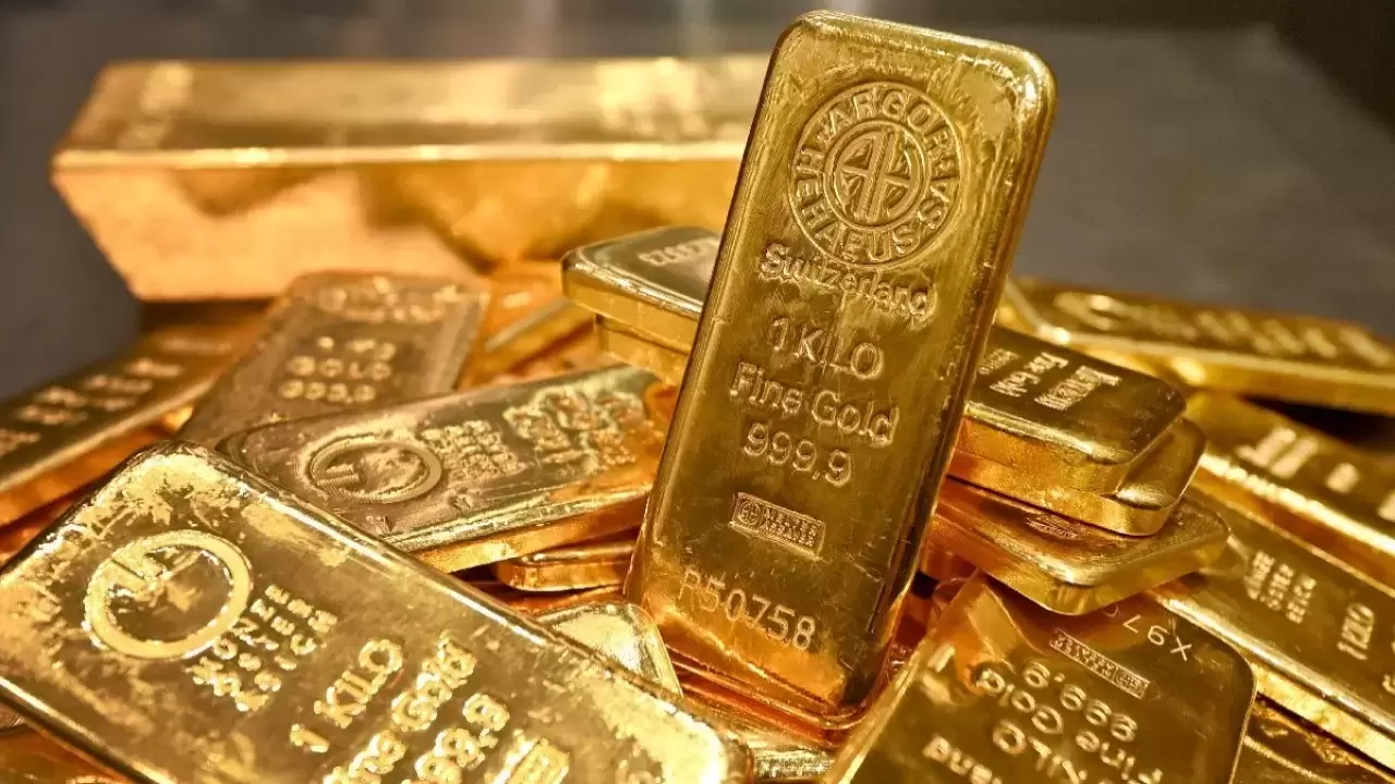 Ons altın 3200 doları geçerek rekor kırdı: Altın fiyatlarında tarihi zirve  - EKOTÜRK